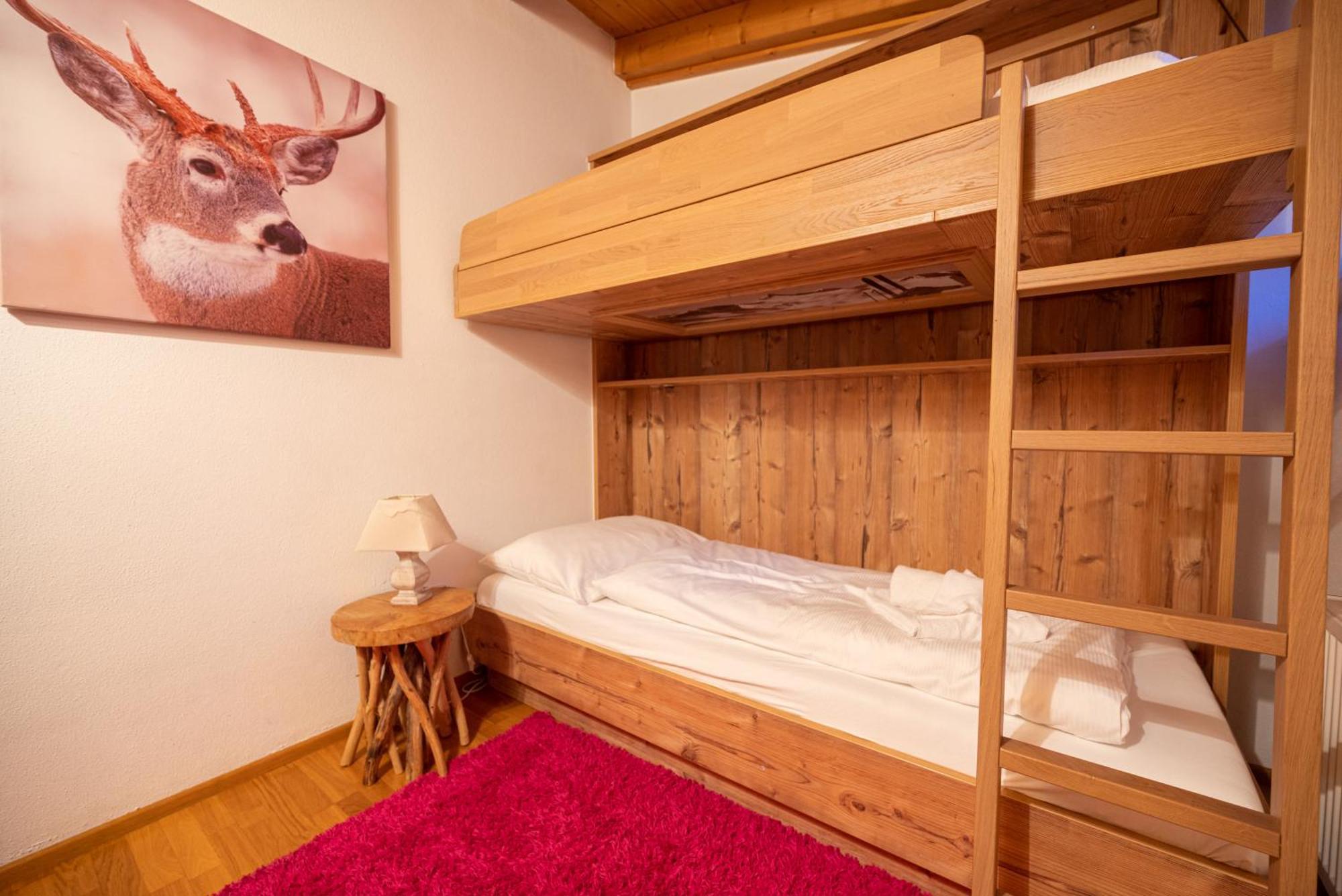 All Seasons Lodge By All In One Apartments 카프룬 외부 사진