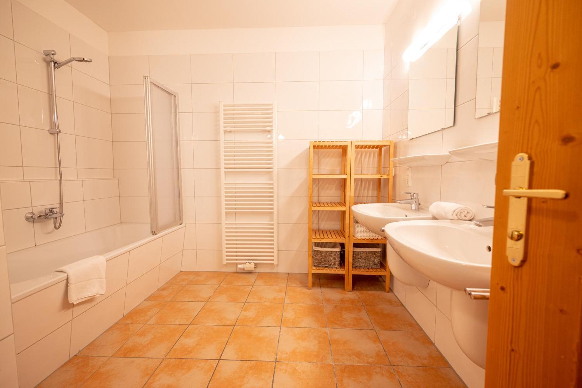 All Seasons Lodge By All In One Apartments 카프룬 외부 사진